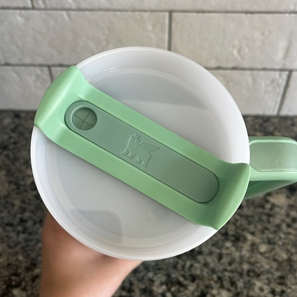 Stanley Jade Green 40 ounce quencher - Picture 5 of 8